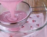 A picture of step 8 of Creamy Strawberry Milk Jelly Pudding.
