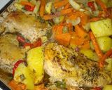 Foto del paso 7 de la receta: Pollo al horno con verduras 🍗🥔🥕🍅