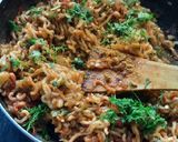 A picture of step 5 of Mix vegetables Maggi noodles Frankie roll.