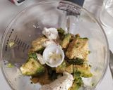 Foto del paso 6 de la receta: Dip light de aguacate y queso de untar