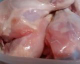 Foto del paso 1 de la receta: Muslos de pollo con pimentón y cebolla