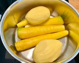 Une image de l'étape 1 de Purée de carotte jaune.