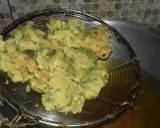 A picture of step 3 of Crispy Pakoray.