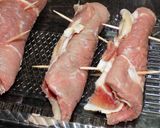 Foto del paso 6 de la receta Saltimboca rellenos con jamón crudo y hojas de salvia en reducción de vino tinto