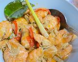 Foto langkah ke 5 dari resep Udang tumis asam.