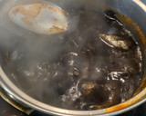 Foto del paso 8 de la receta: Chipirones del cantábrico rellenos en su tinta a la bilbaina