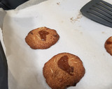 Foto del paso 3 de la receta: Galletas con dulce de leche y pepitas de chocolate