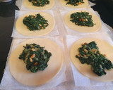 Foto del paso 3 de la receta: Empanadillas vegetarianas de espinacas y piñones al horno