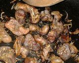 A picture of step 3 of Hot pan fried gizzard.