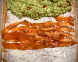 Foto del paso 5 de la receta: Pionono casero de salmón y guacamole