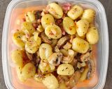 Foto del paso 4 de la receta: Ñoquis dorados con champiñones, bacon y huevo