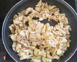 Foto del paso 5 de la receta: Dados de patata y migas de pollo con rúcula y canónigos
