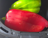 Foto del paso 2 de la receta: Ensalada malagueña de pimientos asados -en airfryer-