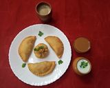 A picture of step 6 of Aloo anardana gujiya.