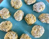 Une image de l'étape 2 de Boulettes de poulet aux jeunes épinards frais et orzo 🐓.