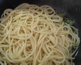 Fokhagymás olívaolajos spagetti 😍🍝 avagy spaghetti aglio e olio🍝😍 #februar2025 recept fázis 4 fotója