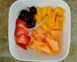 Foto del paso 1 de la receta: Paletas de yogurt y frutas