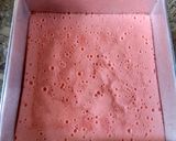 Foto langkah ke 5 dari resep Bolu Pop Ice Strawberry Lembut dan Enak.