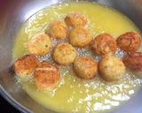 A picture of step 5 of Malai kofta with white gravy curry.