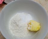 Foto langkah ke 1 dari resep Strawberry Cream Cheese Crumble Bread.