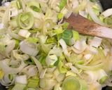 A picture of step 3 of Scallop and Leek Gratin Skillet.