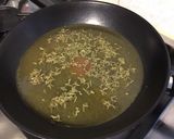 Une image de l'étape 2 de Pavés de saumon caramélisés au bouillon d'herbes, estragon et citron.