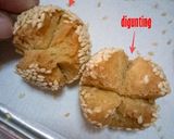 Foto langkah ke 6 dari resep Onde-onde Ketawa, cukup 1 telur.