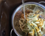 Foto del paso 4 de la receta: Ensalada de pasta con atún y huevo