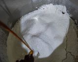 Foto langkah ke 4 dari resep Bolu Karamel / Bolu Sarang Semut.