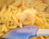 Foto del paso 7 de la receta Macarrones con zanahoria, cherrys y queso emmental fundido
