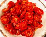 Foto del paso 1 de la receta: Ensalada de tomates perita con queso fresco