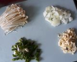 Foto langkah ke 1 dari resep Nasi goreng Mawut Enoki Mushroom.