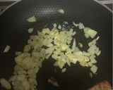 Foto del paso 1 de la receta Longanizas de pollo en salsa con jamón