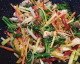 Foto del paso 4 de la receta: Wok de verduras y tallarines