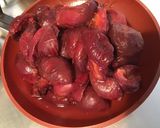 Une image de l'étape 1 de Compote de pêches de vigne et pruneaux.