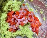 Foto del passaggio 2 della ricetta #663 Guacamole con crostini integrali 🥑🍋🍅
