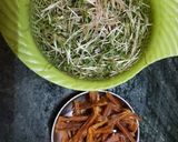 सूखा बोंबील और मेथी कि सब्जी (sukha bombil aur methi ki sabzi recipe in Hindi) रेसिपी चरण 1 फोटो
