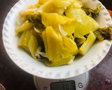 Hình bước làm 1 của món Heo quay kho dưa cải chua