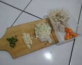 Foto langkah ke 1 dari resep Creamy Carrot and Mushroom Soup.
