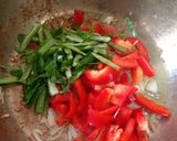 Foto langkah ke 2 dari resep Tumis Ayam Paprika.