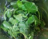 Nước rau má bước làm 2 hình