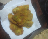 Foto del paso 4 de la receta: Tupper de merluza empanada y frita con papas cocidas