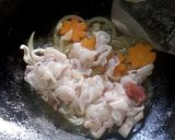 Foto langkah ke 4 dari resep Cumi Wortel Masak Saus Tiram.