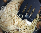 Foto del paso 5 de la receta: Espaguetis al dente con espinacas, champiñones y queso🌱🌸