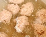 Hình bước làm 1 của món Mì Gói Xào Thập Cẩm Bò Viên & Tôm Tươi Sốt Cà
