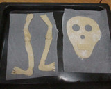 Foto del paso 3 de la receta: Calavera de hojaldre con dulce de leche