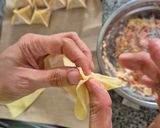 Foto langkah ke 3 dari resep Crab Rangoon.