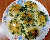 A picture of step 5 of Ukrainian garlic bread ('pampushky') 🍞🧄🌱.