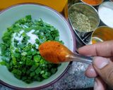 A picture of step 1 of Spring onion omelet.