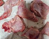 Foto del paso 1 de la receta: Pollo y conejo con olivas